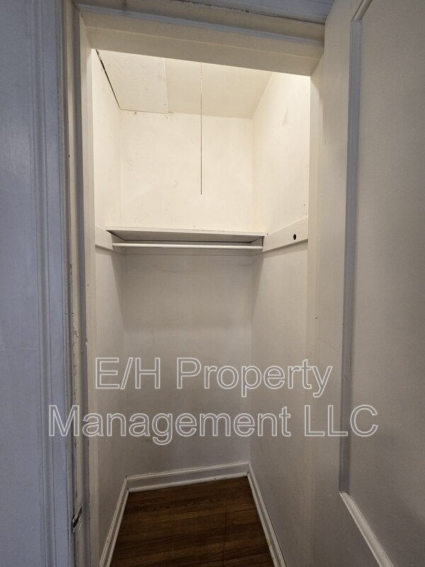 Building Photo - 528 S Glendale St