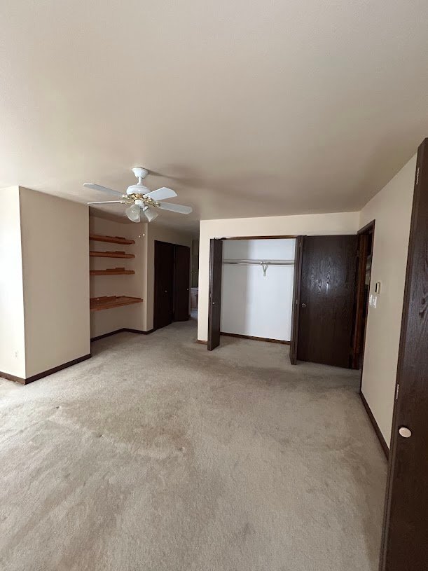 Building Photo - 1700 Lakeshore Dr