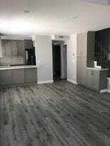 Building Photo - 10926 Bluffside Dr