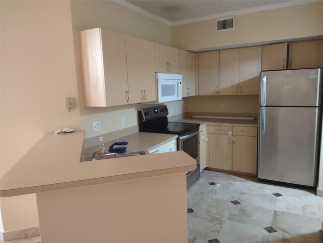 Building Photo - 2404 Belmont Ln