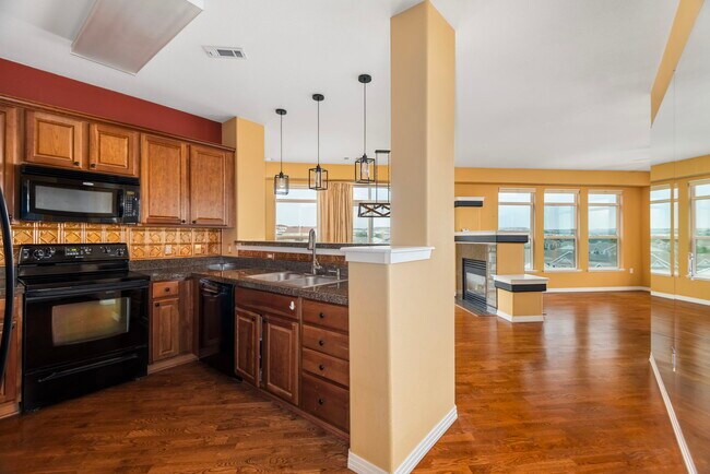 Building Photo - 10176 Park Meadows Dr