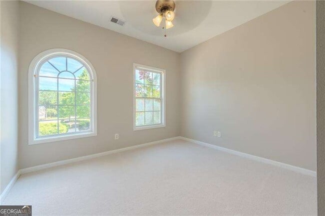 Building Photo - 17 Village Glen