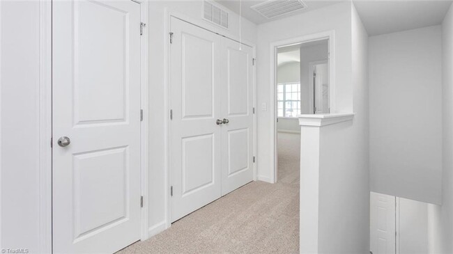 Building Photo - Brand new 3BR 2.5BA Townhome in Kernersville!