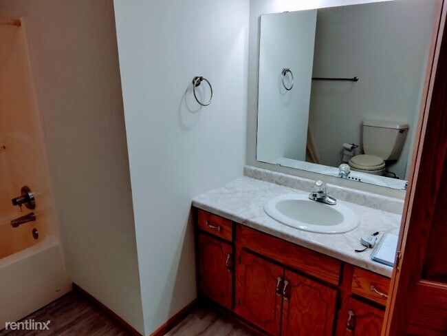Building Photo - 3 br, 3 bath Townhome - 1530 Cottage Dr