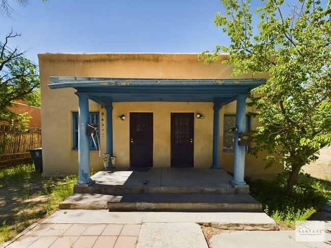 Building Photo - Acequia Madre -452
