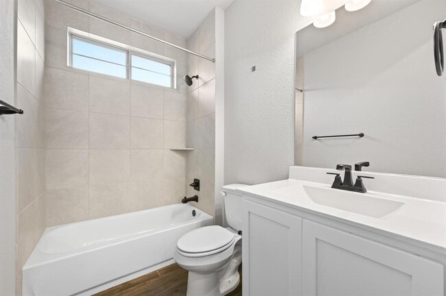 Building Photo - 8003 Orizzonte St