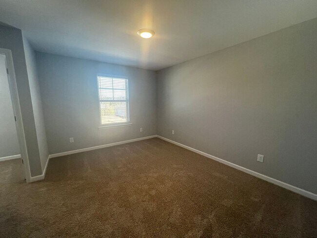 Building Photo - 41 Country Cir