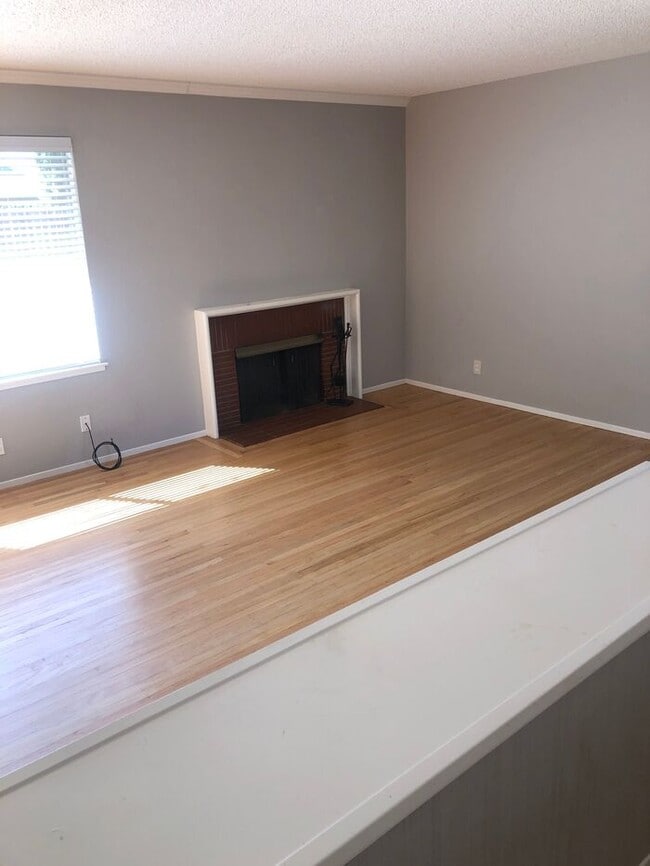 Building Photo - 3 bed 2 bath home for rent in SkyPark area Sacramento