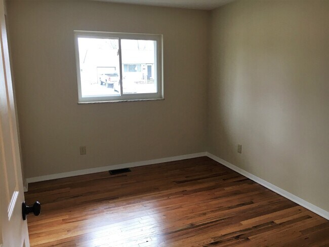Building Photo - **3-BEDROOM/2-BATH RANCH W/ 2-CAR GARAGE!**
