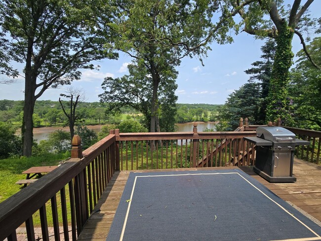 Building Photo - Amazing views overlooking the Raritan Rive...