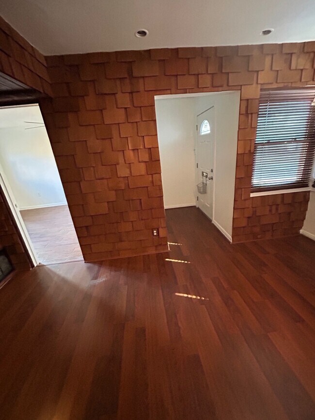 Building Photo - 1922 Vassar St