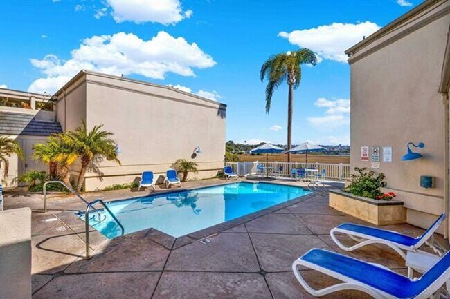 Building Photo - 1 Bed/1 Bath Crown Point Condo with Bay Views