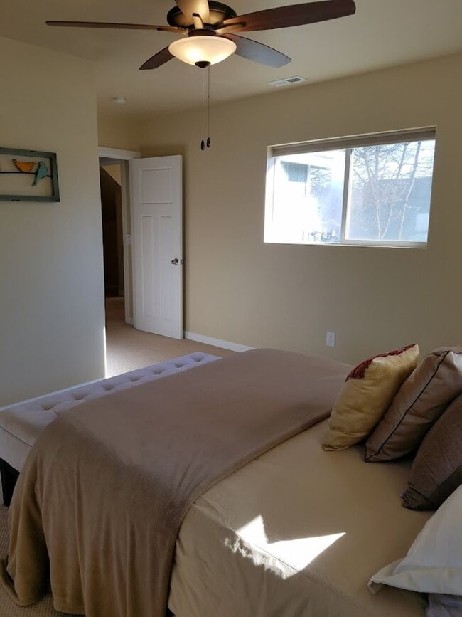 Building Photo - Downtown CDA Home!