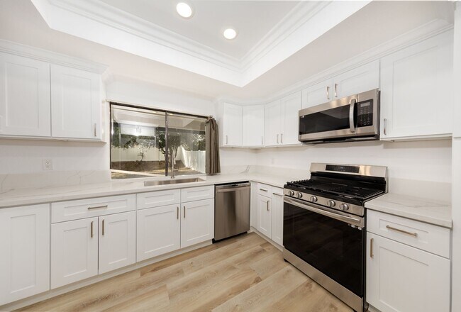 Building Photo - Remodeled Single Story Home off Huron St.