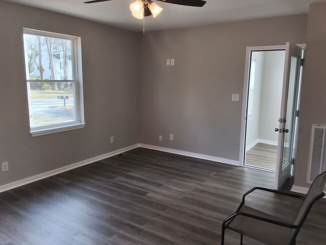 Building Photo - Completely renovated ranch home!