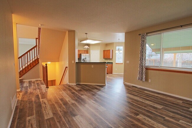 Building Photo - 1319 Iris Cir