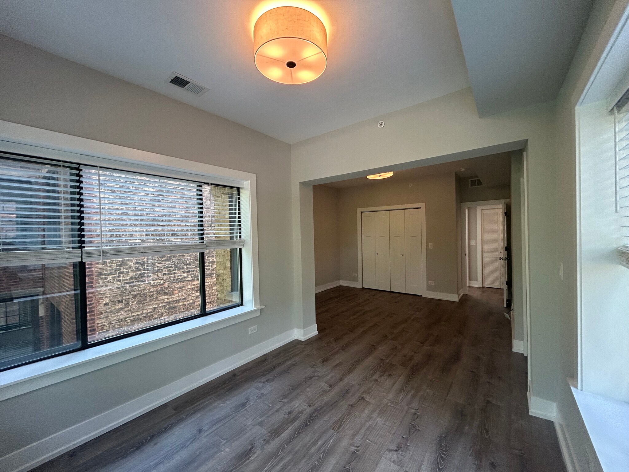 Building Photo - 1000 Crain St