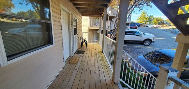 Building Photo - 2 bedroom lakeview condo in Lake Ozark for...
