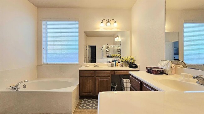 Building Photo - 702 Old Ravine Ct