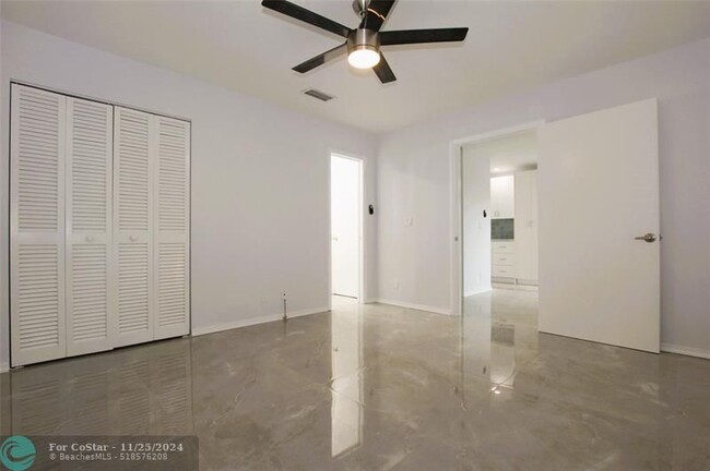 Building Photo - 13749 Date Palm Ct