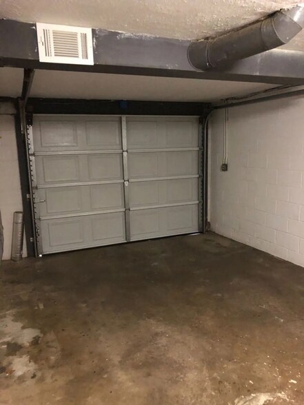 Building Photo - 525 Delford Ave NW