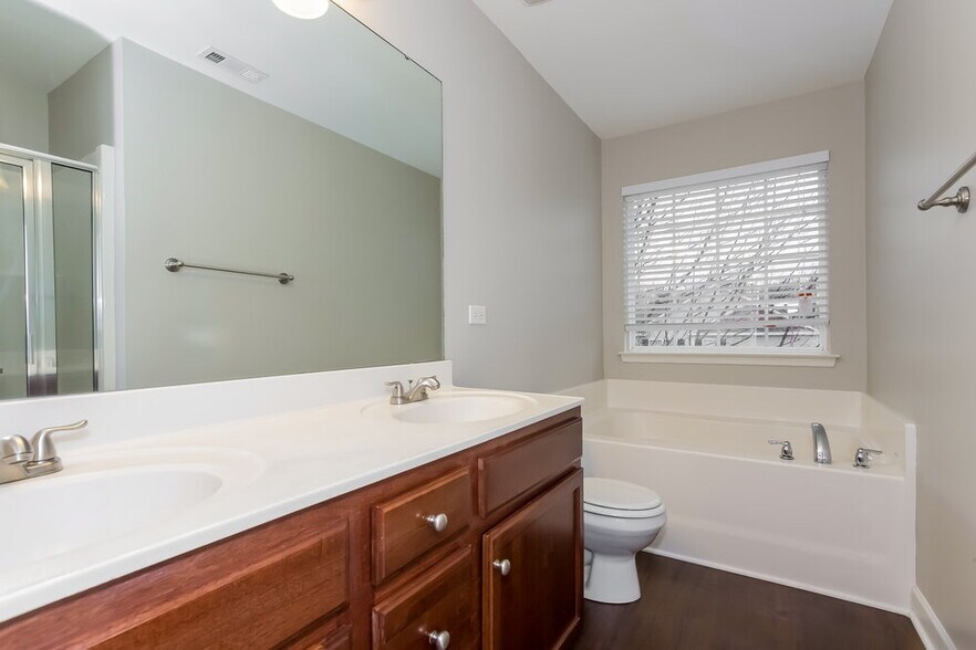 Building Photo - 5028 Magnasco Ln