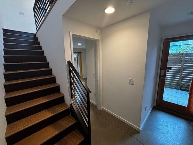 Building Photo - Modern Townhome For Lease Near Columbia City | 2 Bed | 2.5 Bath | A/C | Covered Parking