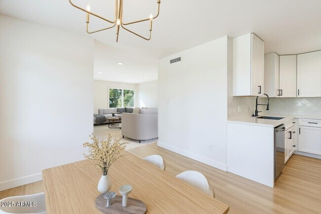 Building Photo - 4201 E Camelback Rd