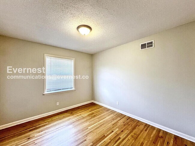 Building Photo - 3-Bedroom Home with Fenced Yard & Carport / Pet-Friendly / Coming Soon!