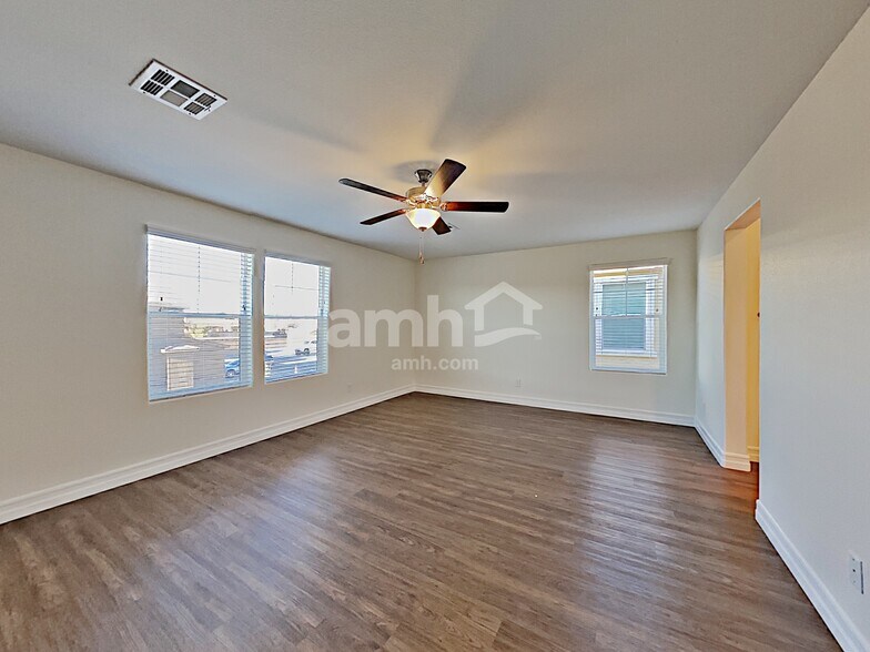 Building Photo - 9875 S Eastern Ave