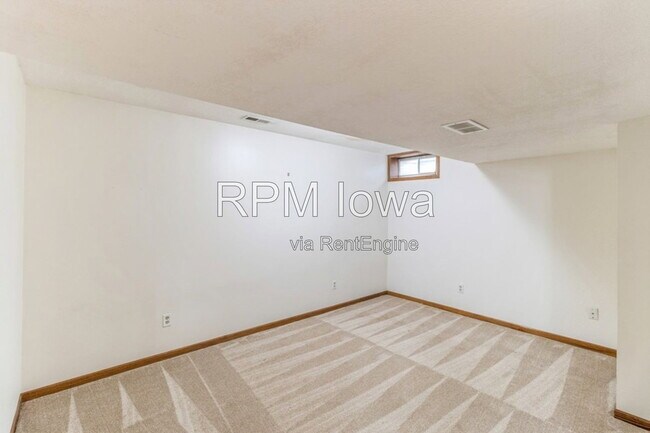 Building Photo - 13585 Summit Dr