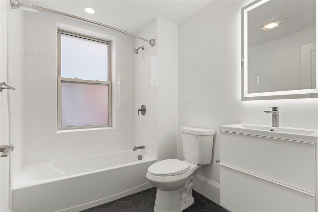 Building Photo - 26 Bradlee Rd