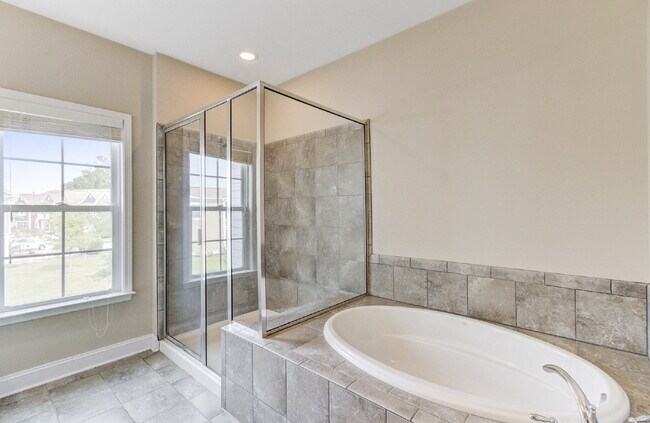 Building Photo - 2005 Kings Gate Ln