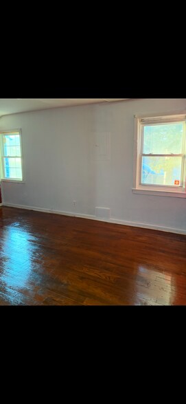 Building Photo - 180 Wessels Ave