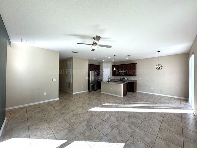 Building Photo - 215 Lakeshore Dr