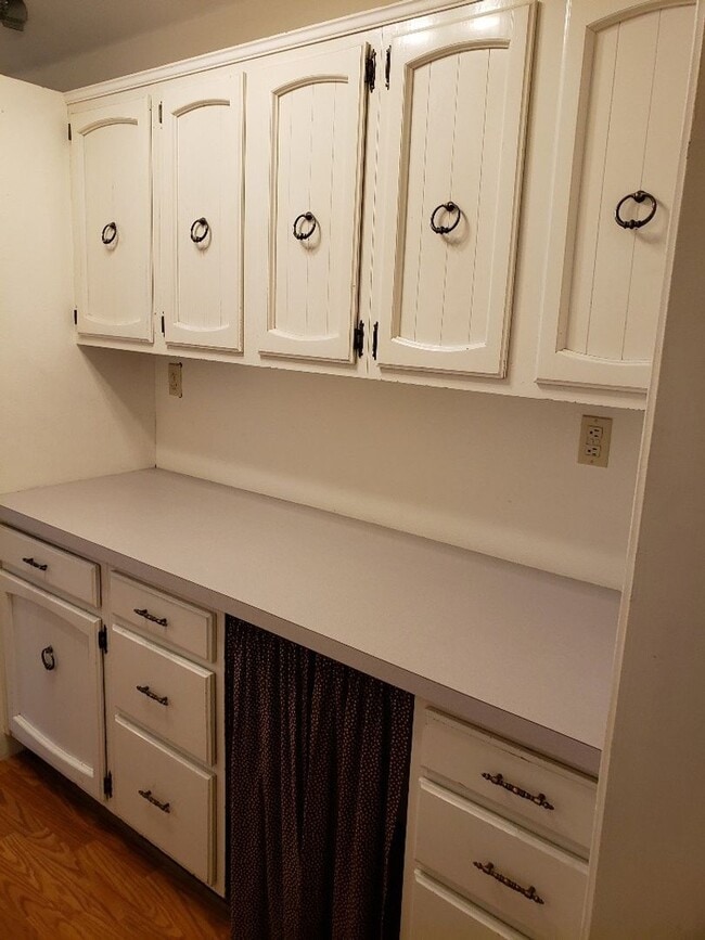 Building Photo - STATUS:RENTED-| R122 | $1795