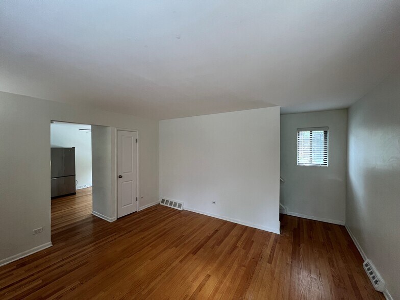 Living Room - 5440 S Kimbark Ave