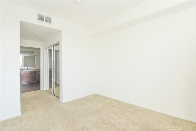 Building Photo - 11925 Kling St