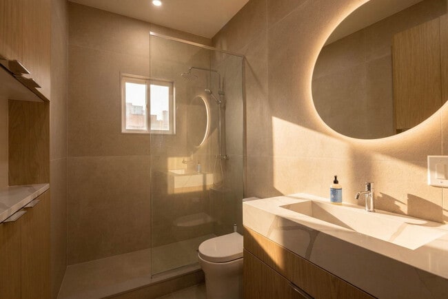 Building Photo - 3 E 9th St