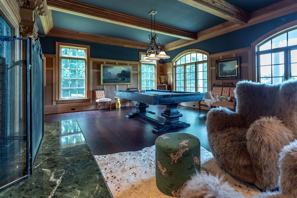 Building Photo - 247 Roxbury Rd