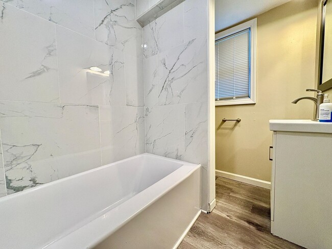 Building Photo - Updated South Bend Gem!