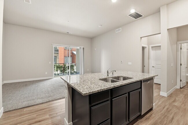 Building Photo - $1,640.95, 2-bed, 2-bath condo located in Aurora.