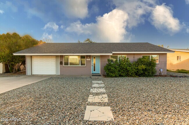 Building Photo - 1010 S Hardy Dr