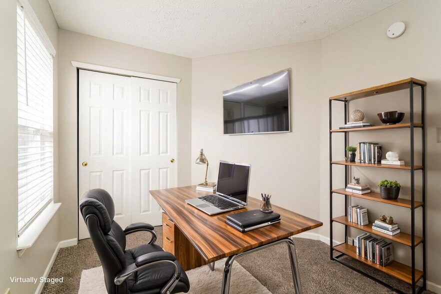Building Photo - 4487 Connaught Dr E