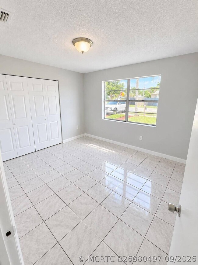 Building Photo - 20620 NW 26th Ct
