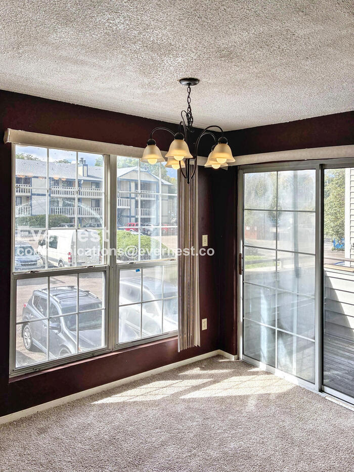 Building Photo - 1301 University Ave