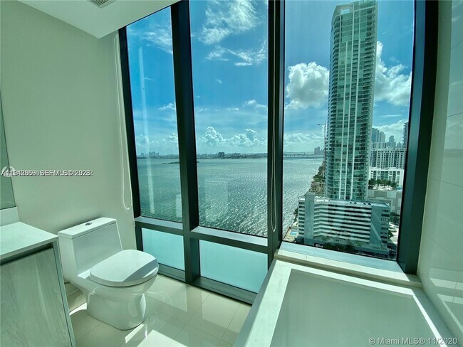 Building Photo - 3131 NE 7th Ave