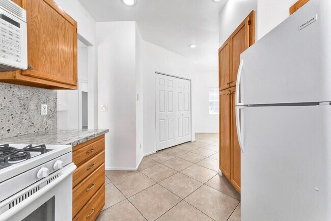 Building Photo - Single Story 3 bedroom and 2 bath home.