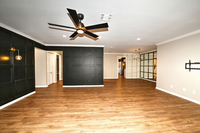 Building Photo - ALAMO HEIGHTS SCHOOL DISTRICT CONDO