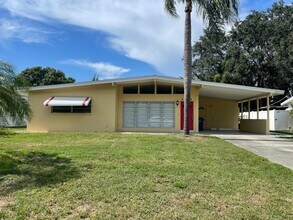 Building Photo - Spacious 2Bed/2Bath Home Avail. for Rent i...